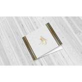 Witte en gouden geboortekaart met patroon voor wenskaart mabrouk gefeliciteerd
